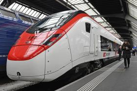 Un treno delle FFS fermo in stazione a Zurigo