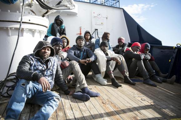 Migranti sulla nave dell ong tedesca Sea Watch