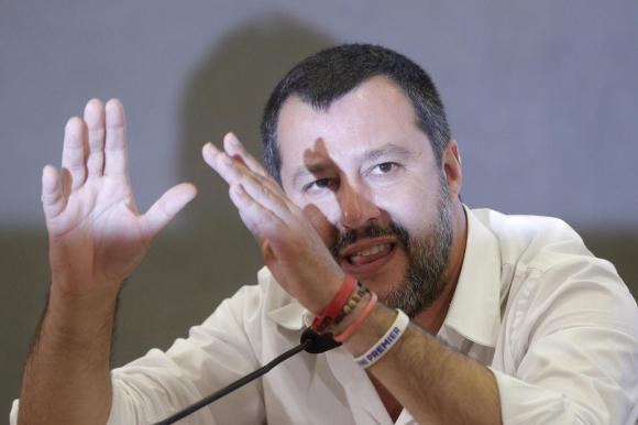 Salvini durante la conferenza stampa sul presunto finanziamento russo alla Lega