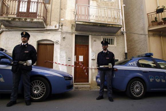 Agenti della Polizia di Stato in Sicilia.