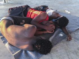 Tre migranti salvati in mare.