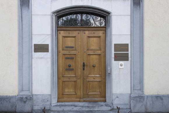 La porta d ingresso della sede principale della Lia Rumantscha Coira
