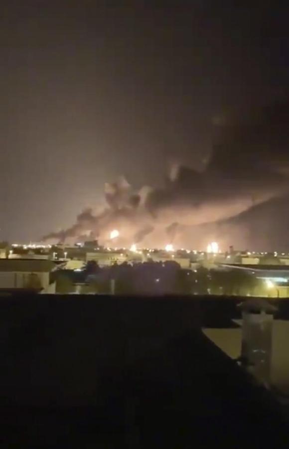 Le raffinerie saudite della Aramco oggetto di attacchi con droni rivendicati dai ribelli yemeniti