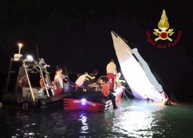 soccorritori all opera in mare
