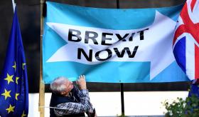 Uno striscione con la scritta Brexit Now, ovvero ora l uscita del Regno Unito dall Unione europea
