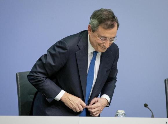 Mario Draghi s inchina