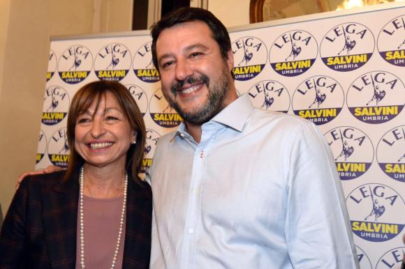 Tesei e Salvini al momento della vittoria.