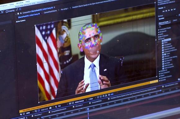Il volto di obama su un computer
