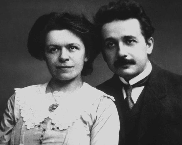 Una foto in bianconero di Maric e Einstein del 1910 fatta a Praga.