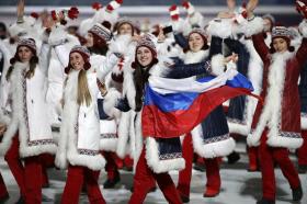 La delegazione russa a Sochi: l ultima volta che si è vista una bandiera russa alle Olimpiadi.