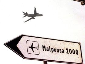 Cartello stradale che indica l aeroporto di Malpensa