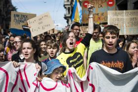 giovani manifestano