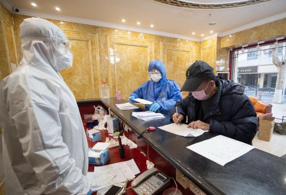 Precauzioni contro l epidemia in un albergo nella città di Wuhan.