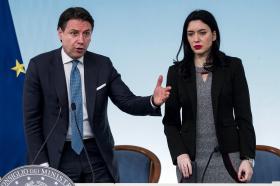 Il premier italiano Conte con la ministra dell istruzione Azzolina
