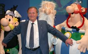 Albert Uderzo e i suoi celebri personaggi: Asterix, Panoramix e Obelix.