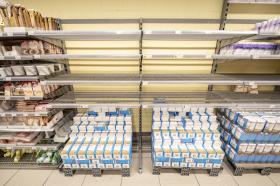 Confezioni di farina in un supermercato