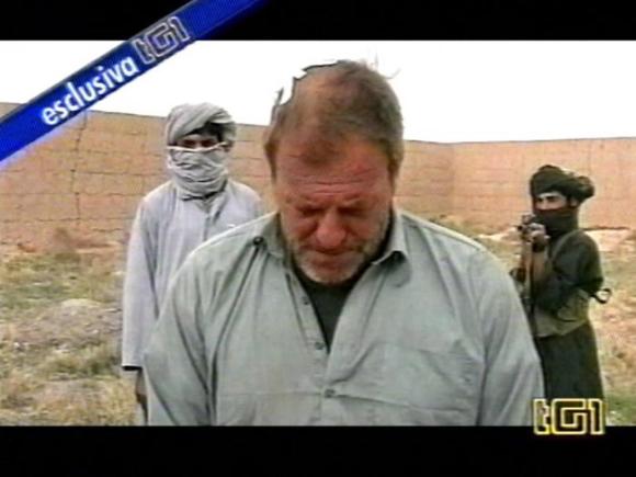 Daniele Mastrogiacomo in un immagine presa dal video diffuso dai talebani.