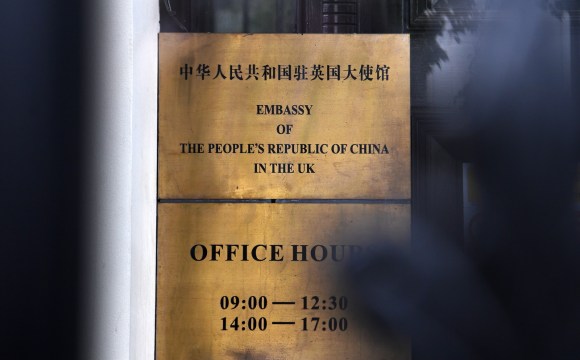 Placchetta dell ambasciata cinese a Londra