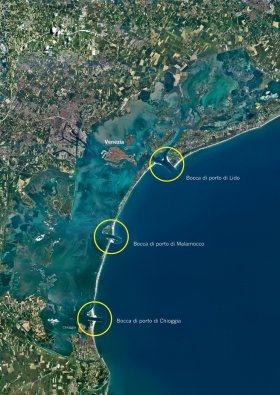 Immagine satellitare della Laguna di Venezia che mostra la localizzazione delle paratoie.