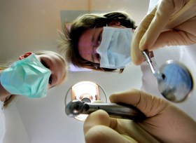 Dentisti al lavoro