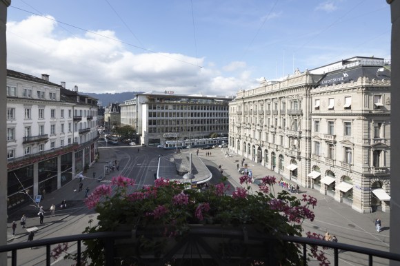 Paradepaltz a Zurigo sulla quale si affacciano le sedi di Ubs e Credit Suisse.