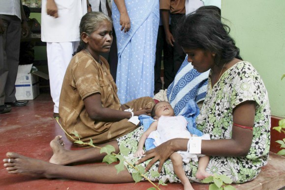 Neonato di etnia Tamil in Sri Lanka