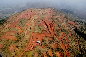 La miniera di ferro di Simandou nel sud-est della Guinea.  