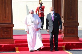 Papa Francesco con il presidente iracheno Barham Salih.