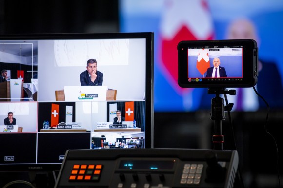 Il presidente Udc Marco Chiesa (sinistra) e il ministro Ueli Maurer collegati in videoconferenza.