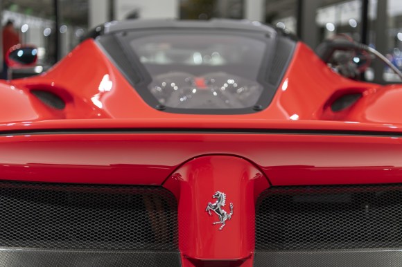 Dettaglio di una Ferrari esposta a Basilea.