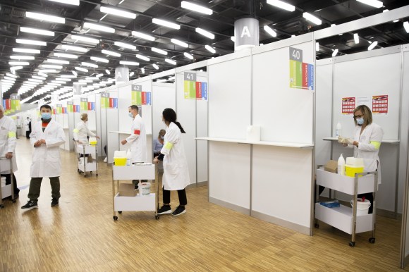 Il centro di vaccinazioni appena aperto a Ginevra.