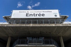 Il palazzo dei congressi Beaulieu di Losanna trasformato in centro di vaccinazione.