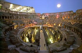 L interno del Colosseo di Roma