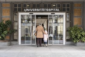 L entrata dell ospedale universitario di Zurigo.