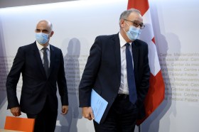 Alain Berset (sinistra) e Guy Parmelin alla conferenza stampa a Berna.