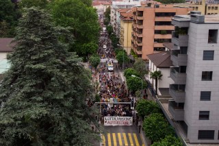 I manifestanti in centro città.