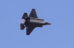 Il caccia F-35 in volo