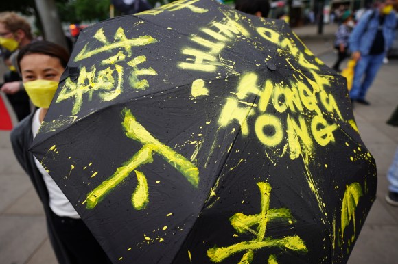 ombrello con scritte in cinese