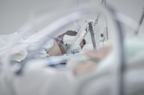 Un paziente intubato ricoverato all ospedale civico di Lugano.