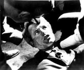 Robert Kennedy a terra dopo l attentato