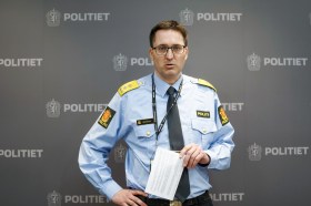 Primo piano del capo della Polizia Ole Bredrup Saeverud durante la conferenza stampa.
