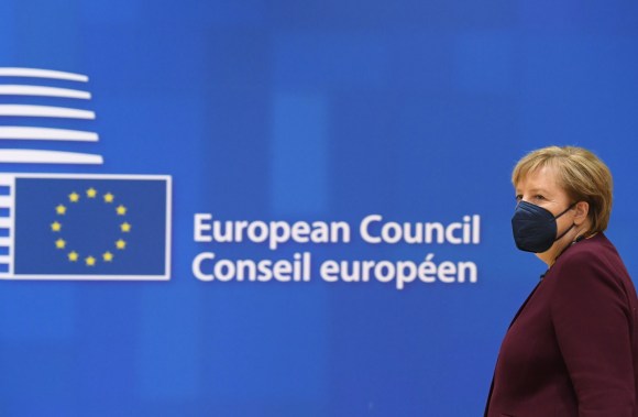 Angela Merkel con la mascherina
