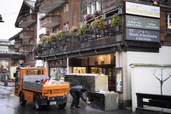 Il ristorante a Zermatt chiuso dalle autorità.