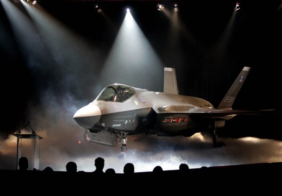 Il caccia F-35 al momento della sua presentazione a Fort Worth nel Texas.