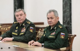 Il ministro della difesa russo Sergei Shoigu (destra) e il capo di Stato Maggiore Valery Gerasimov.