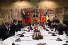 Erdogan durante il discorso a Istanbul prima dell inizio dei nuovi negoziati di pace tra Ucraina e Russia.