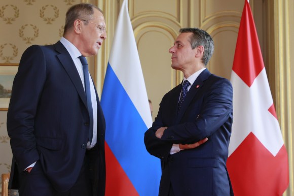 I ministri degli esteri Lavrov e Cassis in un incontro del giugno 2021