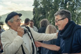 René Burri mentre fotografa il regista svizzero Daniel Schmid al festival del film di Locarno del 1996.