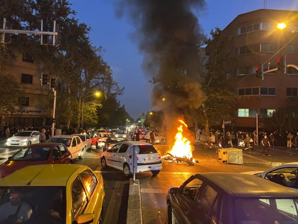 Proteste nel centro di Teheran.