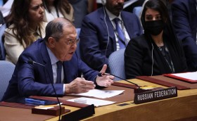 Lavrov mentre parla durante la seduta del Consiglio di sicurezza dell ONU.